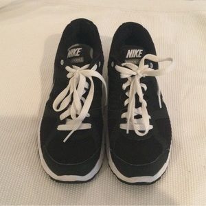 Sz 7.5, Nike Womens Black Sneakers